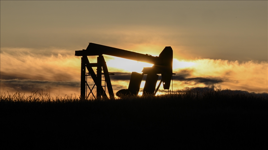 Oil surge amid Iran tensions clouds Fed rate outlook