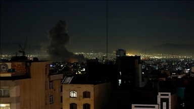 İsrail İran'a onlarca yeni saldırı düzenledi, Lübnan'ın güneyinde karadan işgalini genişletti