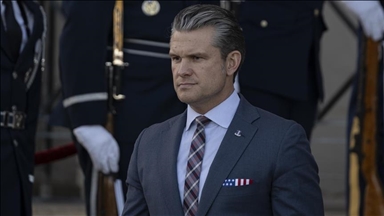 وزير الحرب الأمريكي: موجات هجوم أكبر قادمة ضد إيران