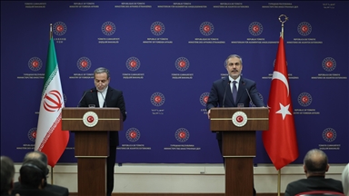 فیدان اعتراض آنکارا نسبت به انحراف موشک شلیک شده از ایران به حریم هوایی ترکیه را به عراقچی انتقال داد