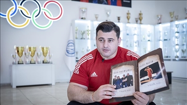 Rıza Kayaalp, fotoğraflarla "geçmişe yolculuk" yaptı