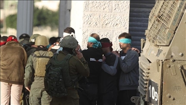 بحملة واسعة.. الجيش الإسرائيلي يعتقل 35 فلسطينيا بالضفة الغربية