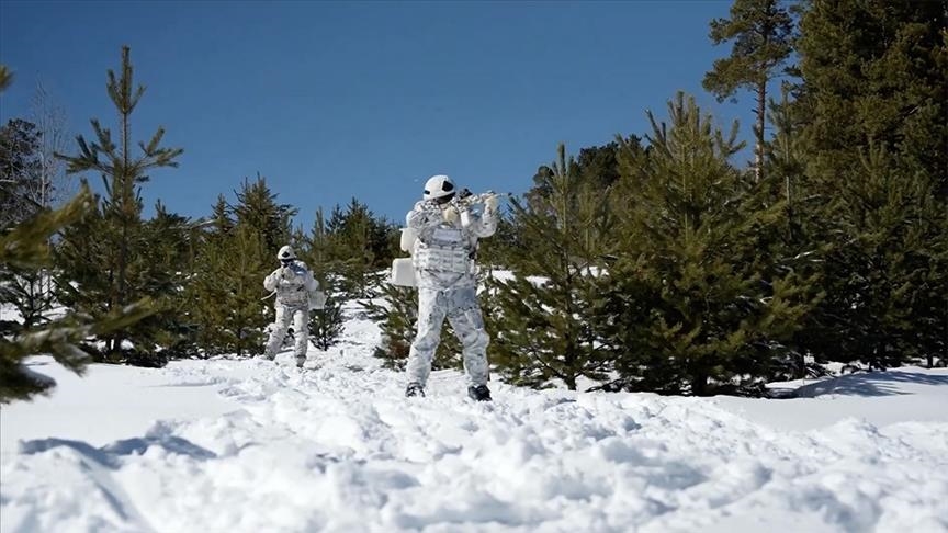 WPNyê perwerdeya komandoyan a li ser berfê parve kir