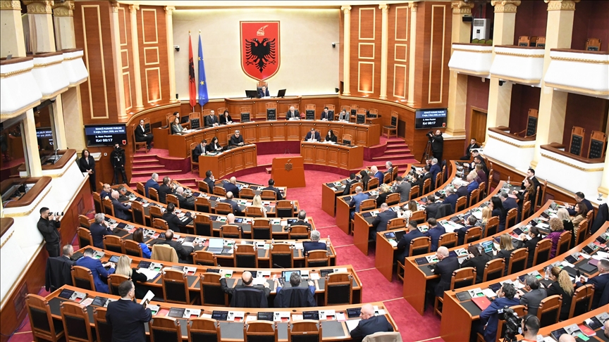 Собранието на Албанија ги усвои измените на владиниот Кабинет