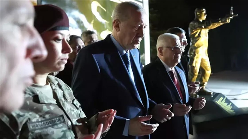 15 Temmuz şehidi Ömer Halisdemir'in kızı babası gibi "bordo bereli" oldu