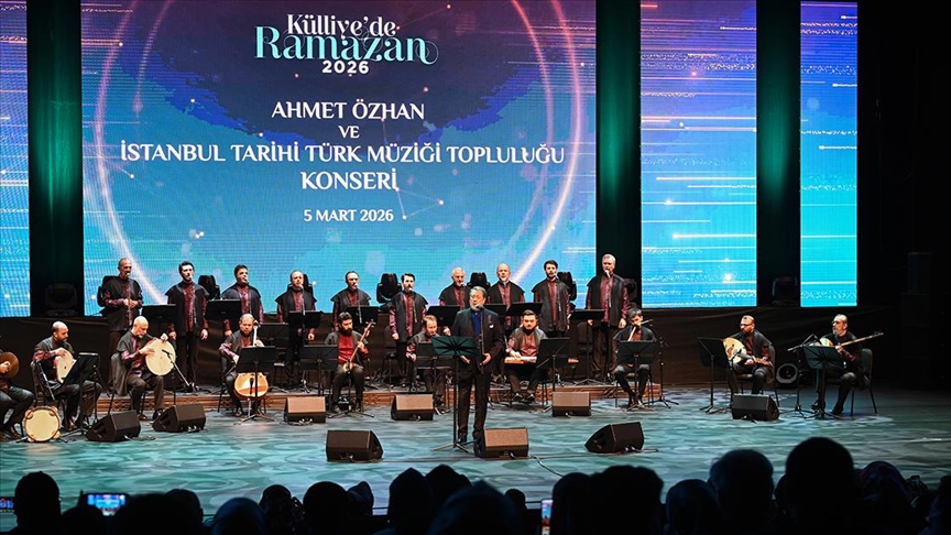 Ahmet Özhan ve İstanbul Tarihi Türk Müziği Topluluğu, "Külliye'de Ramazan" etkinliklerinde konser verdi