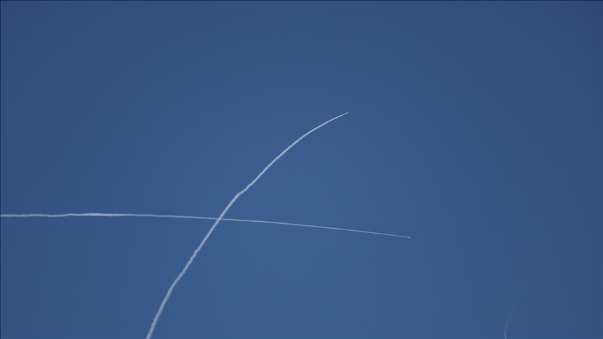 الإنذارات تدوي بالقدس وتل أبيب وسقوط شظايا قرب مطار بن غوريون