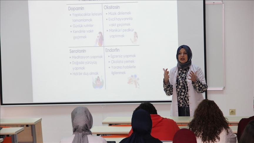 Dedesini akciğer kanserinden kaybeden doktor 23 yıldır bağımlılıklarla mücadele ediyor