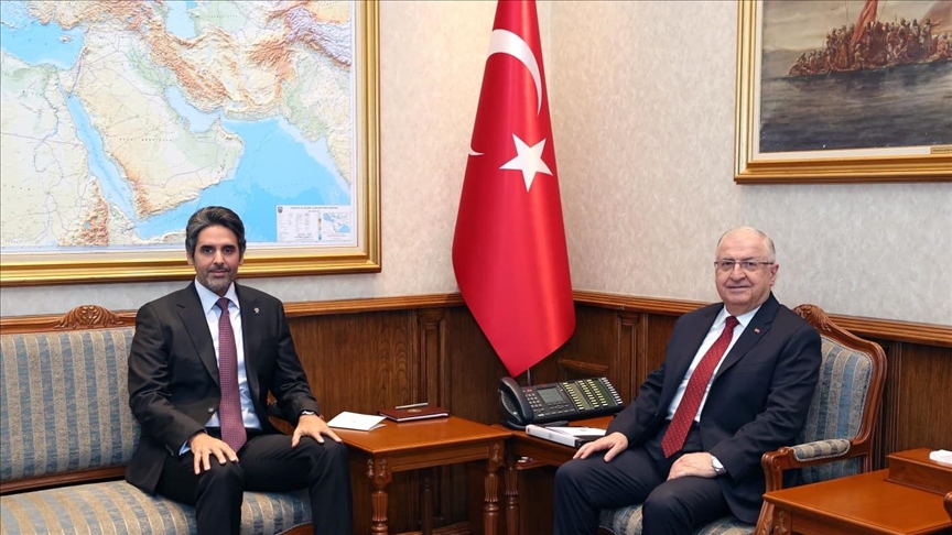 Turkish defense minister receives Qatar’s envoy