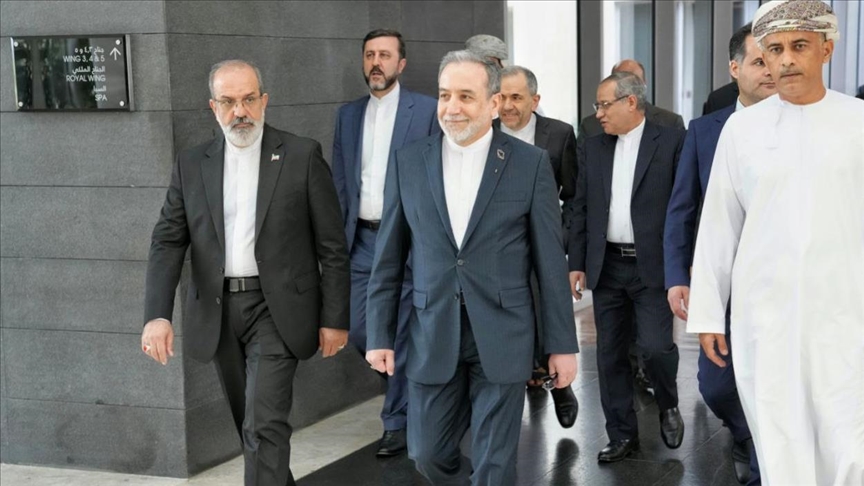 Iran’s foreign minister discusses border security with Iraqi Kurdish leader