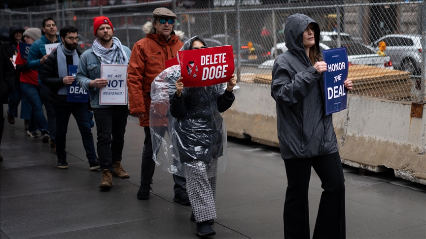 US weekly jobless claims remain unchanged at 213,000