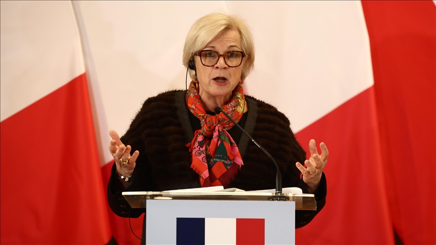 Paris affirme une posture « strictement défensive » et organise des évacuations de ressortissants au Moyen-Orient