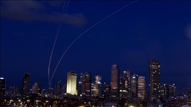 إسرائيل تخفف القيود وتسمح بالعمل قرب الملاجئ وتبقي التعليم مغلقا