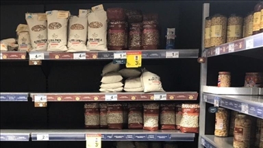 الكويت تحظر تصدير السلع والإمارات تدعو للشراء على قدر الحاجة