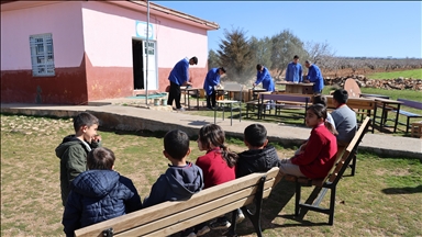 Şanlıurfa'da meslek lisesi öğrencileri her ay bir kırsal okulu yeniliyor
