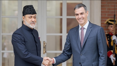 اتصال بين سلطان عُمان ورئيس وزراء إسبانيا لبحث تداعيات الحرب