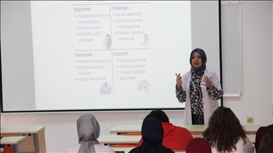 Dedesini akciğer kanserinden kaybeden doktor 23 yıldır bağımlılıklarla mücadele ediyor