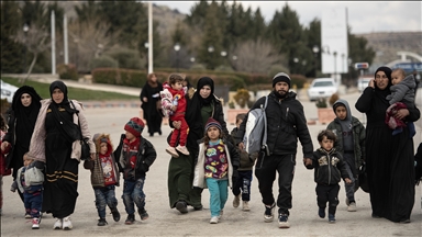 Lübnanlılar, İsrail'in sürgün emri ve saldırı tehdidi sonrası Beyrut'un güneyindeki mahalleleri boşaltıyor