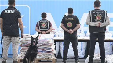 Gümrükler Muhafaza ekipleri zehir tacirlerine göz açtırmıyor