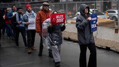 US weekly jobless claims remain unchanged at 213,000