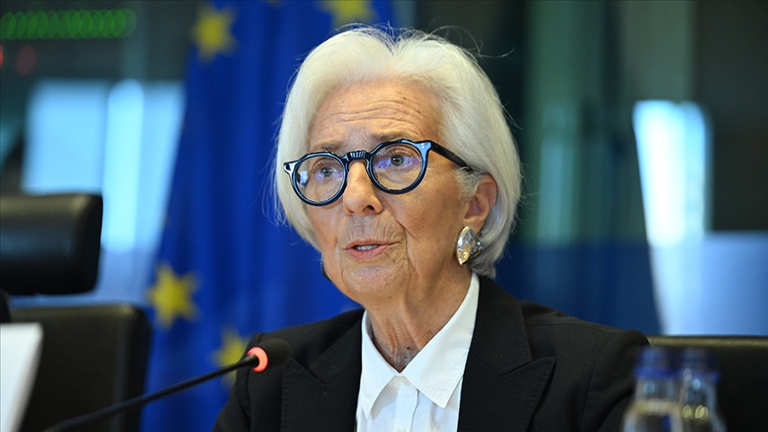 ECB Başkanı Lagarde'dan "Küresel ekonomi risk çağından belirsizlik dönemine geçiyor" yorumu