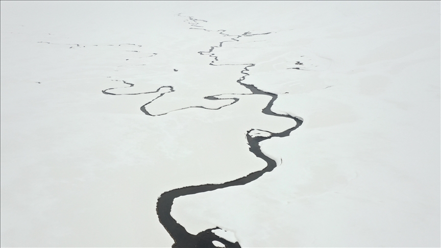Ağrı'da karla kaplı menderesler havadan görüntülendi