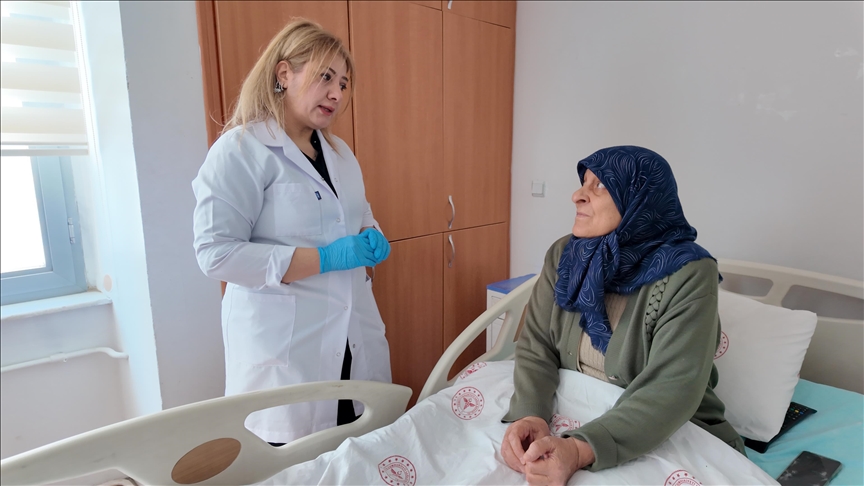 Nurdan hemşire, doğduğu topraklarda şifa dağıtıyor