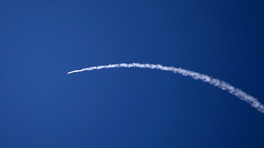 İran'ın füze saldırısı açıklamasının ardından Tel Aviv'de patlama sesleri duyuldu