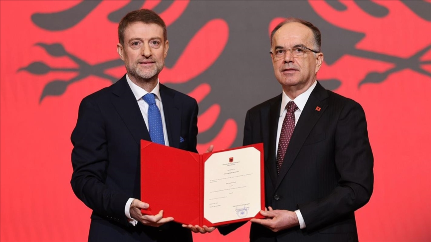  Дадоа заклетва новите министри во Владата на Албанија, официјално ја преземаат функцијата