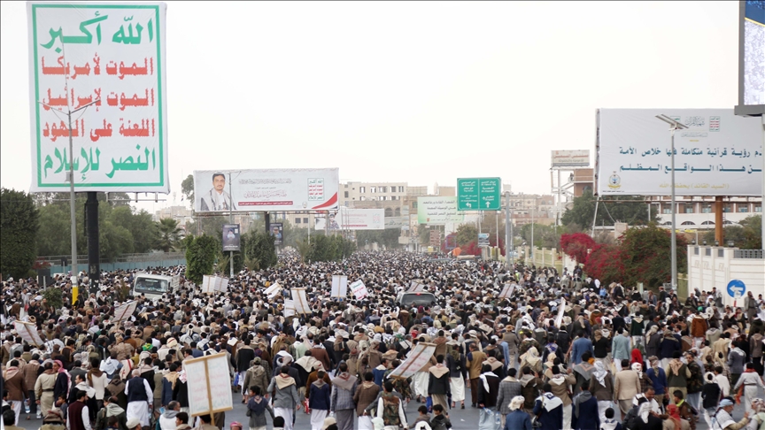 صنعاء.. آلاف المتظاهرين ينددون بالهجوم الإسرائيلي الأمريكي على إيران