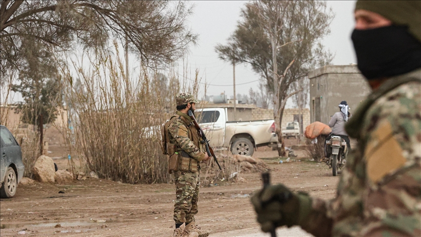 مقتل جنديين سوريين برصاص "مجهولين" على طريق حلب-الباب 