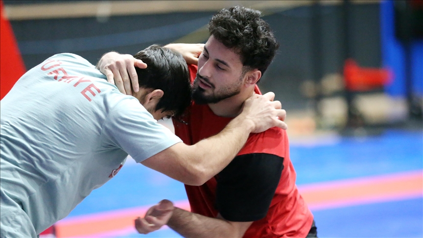 Babasının izinden giden milli güreşçi Muhammed Halit Ozmuş'un hedefi Avrupa şampiyonluğu