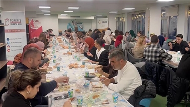 Ramazan, İstanbul'da öğrenim gören Balkan ülkelerinden öğrencileri aynı manevi atmosferde buluşturuyor