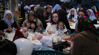 Batı Trakya'da ramazan ayında kurulan toplu iftar sofraları Türkleri bir araya getiriyor