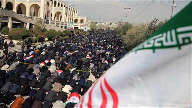 Iranianët mblidhen për namazin e xhumasë në Teheran mes tensioneve rajonale në rritje