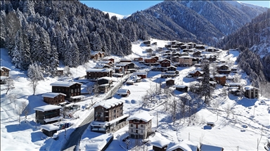 Rize'de karla kaplanan Ayder Yaylası dronla görüntülendi