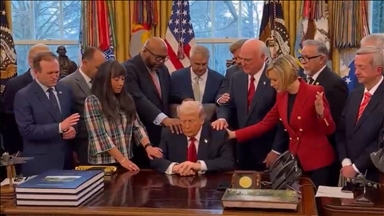 Hristiyan din adamları Beyaz Saray'da ABD Başkanı Trump için dua etti