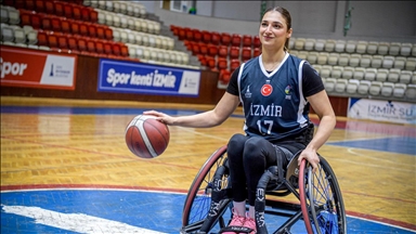 İzmirli kadın sporcu, sakatlık sonrası tekerlekli sandalyeyle spora döndü