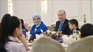 Cumhurbaşkanı Erdoğan, devlet himayesindeki çocuklarla iftarda bir araya geldi