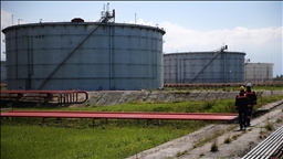 Imágenes satelitales muestran tanques de almacenamiento de petróleo gravemente dañados en EAU