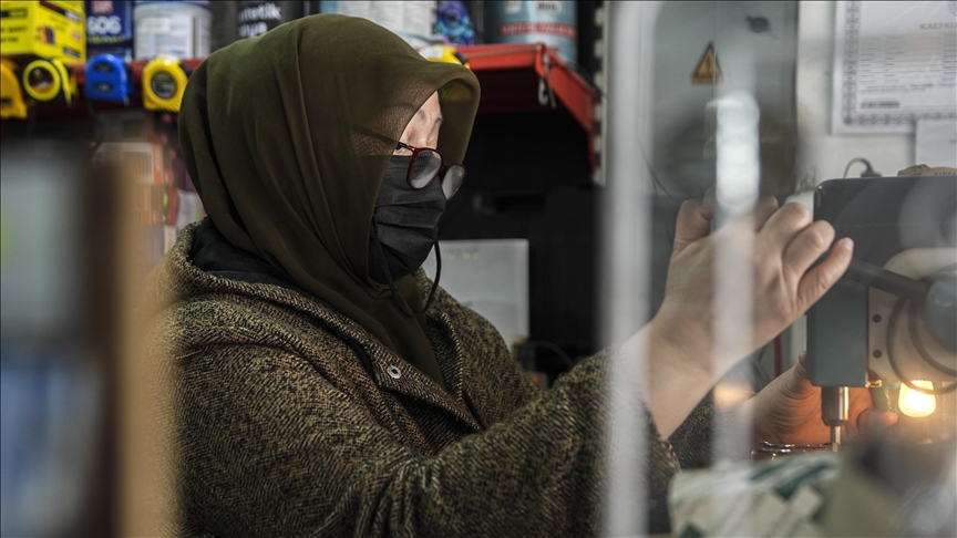 Kilitli kapılara "kadın eli" değiyor