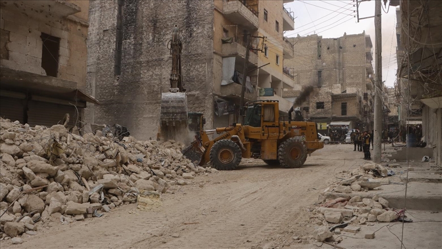 سوريا.. مصرع 8 أشخاص بانهيار مبنى سكني في حي الأشرفية بمدينة حلب
