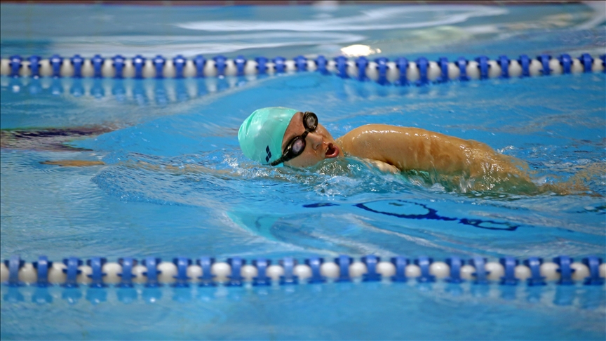 Engelli yüzücü Eylül, milli takım hedefiyle kulaç atıyor