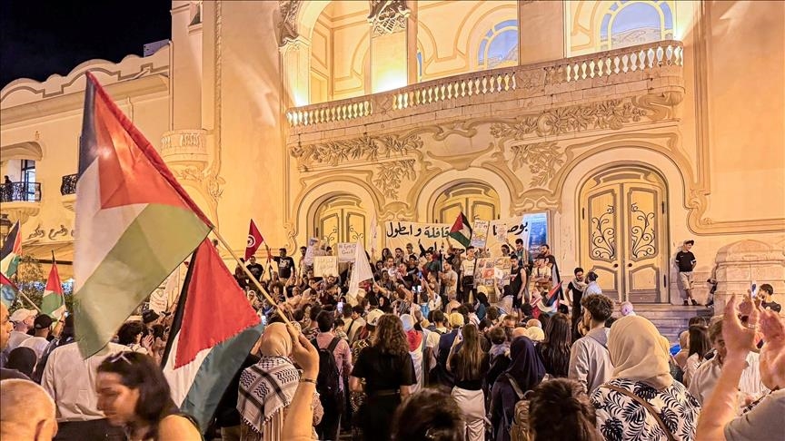 وقفة بتونس تنديدا بالعدوان على غزة وإغلاق المسجد الأقصى