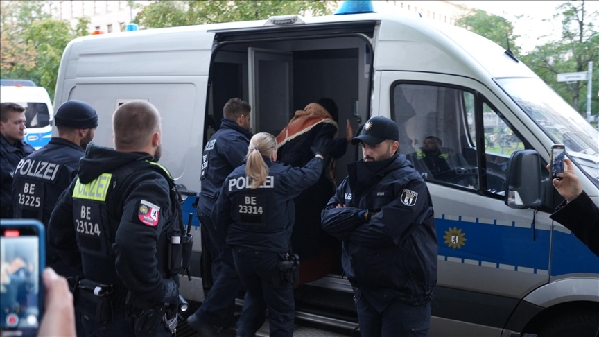 Pro-Palestine protester confronts German chancellor over Israel support