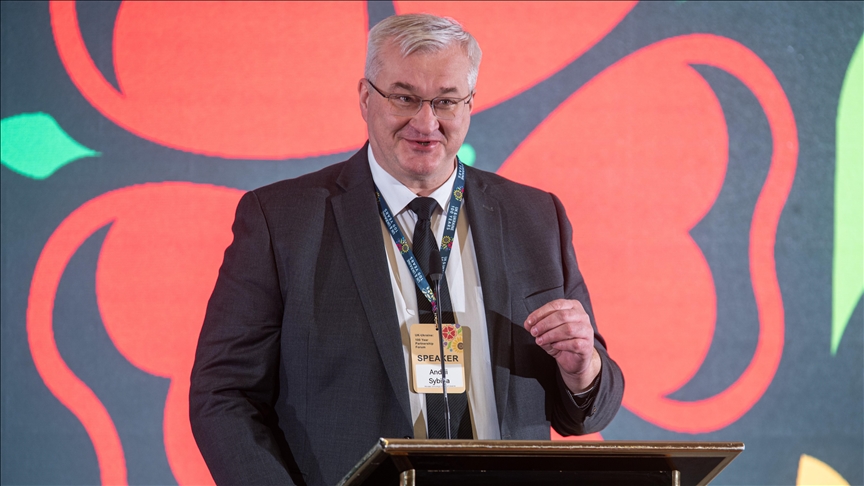 Ukraine’s foreign minister announces return of 7 nationals detained in Hungary