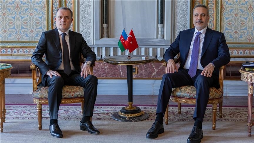 فيدان يلتقي نظيره الأذربيجاني في إسطنبول