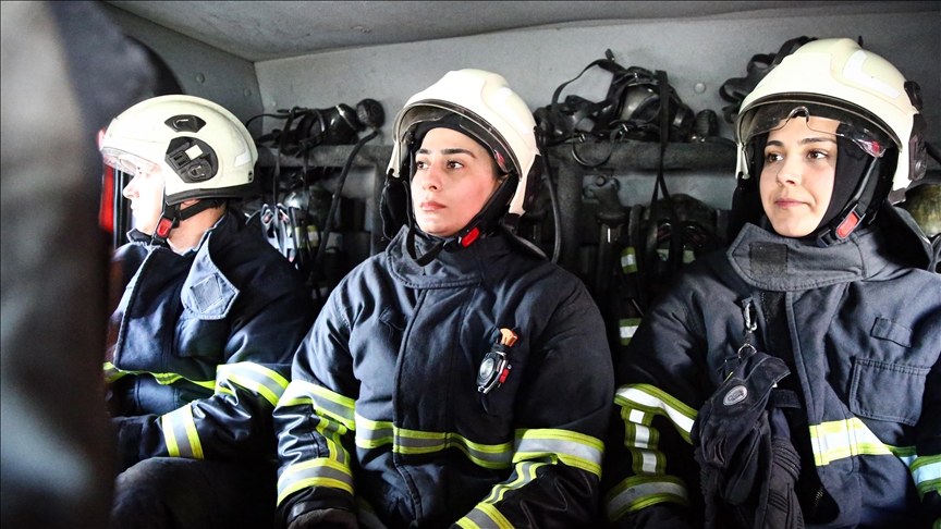 Adana'nın kadın itfaiyecileri özveriyle çalışıyor