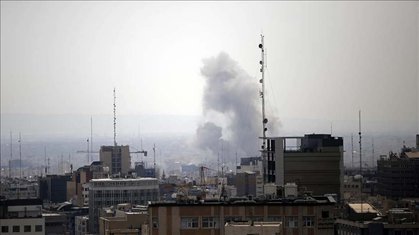 İran'ın başkenti Tahran'da çok sayıda yeni patlama meydana geldi