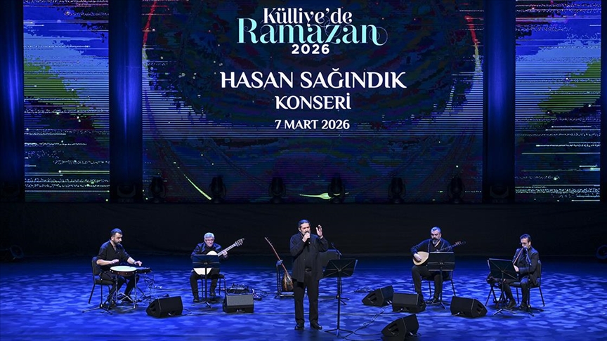 Sanatçı Hasan Sağındık "Külliye'de Ramazan" etkinliklerinde konser verdi